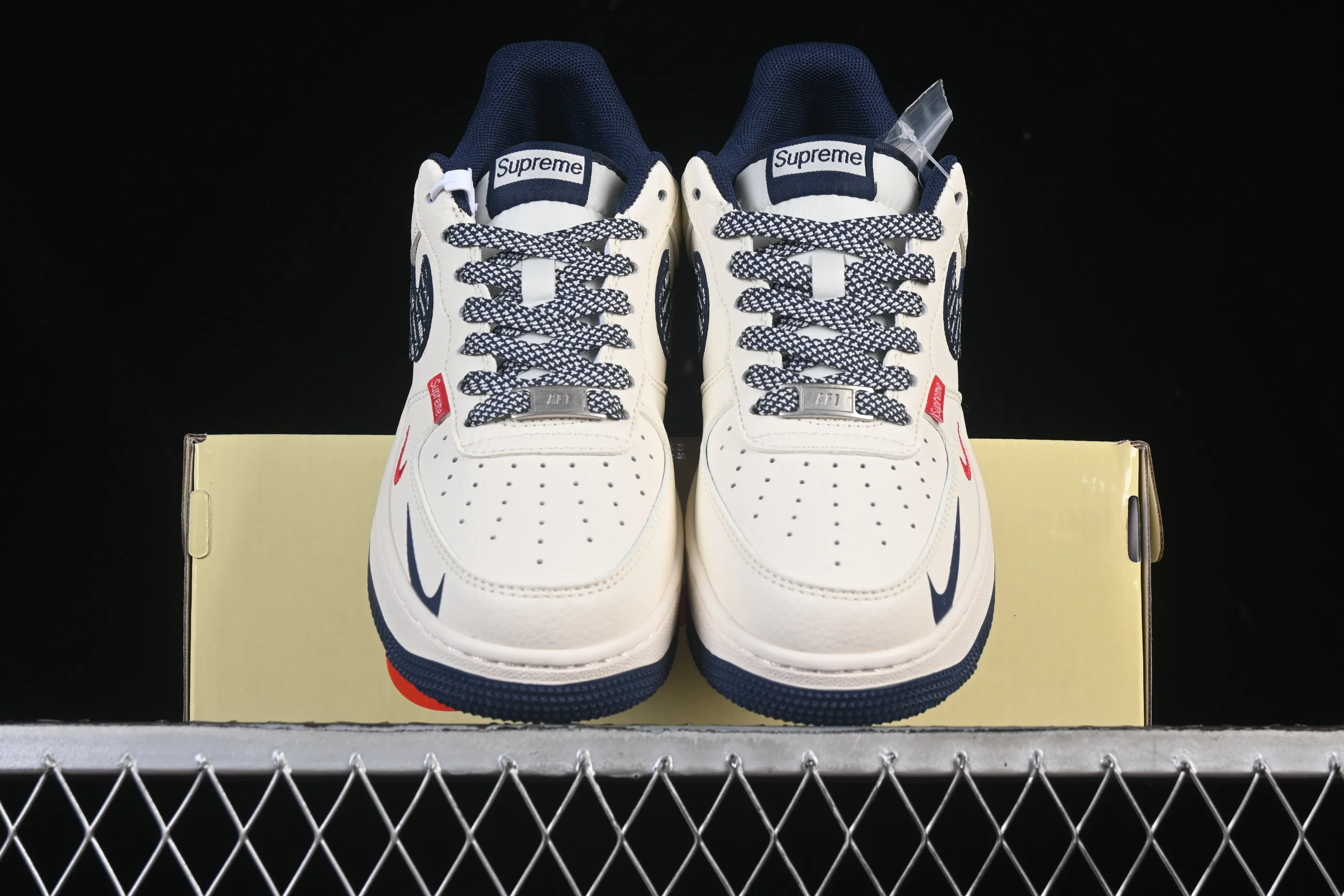 All categories Nk Air Force 1 Air Force series Nk Air Force 1 Low Air Force low top Nike Air Force 1'07 Low joint off-white camouflage red and blue hook Air Force 1 low-top casual sneakers XD2588-609